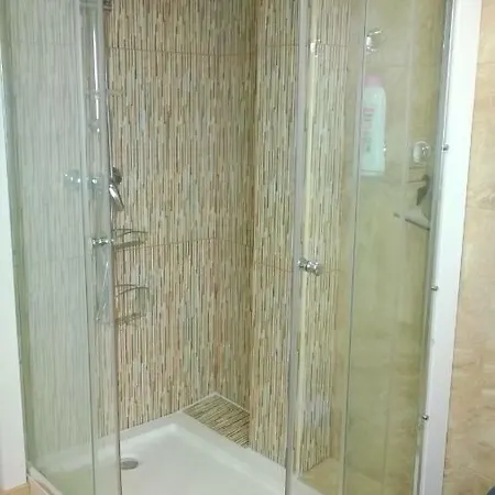 Piso Centrico En Apartamento